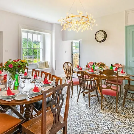 Fieldgate House *
